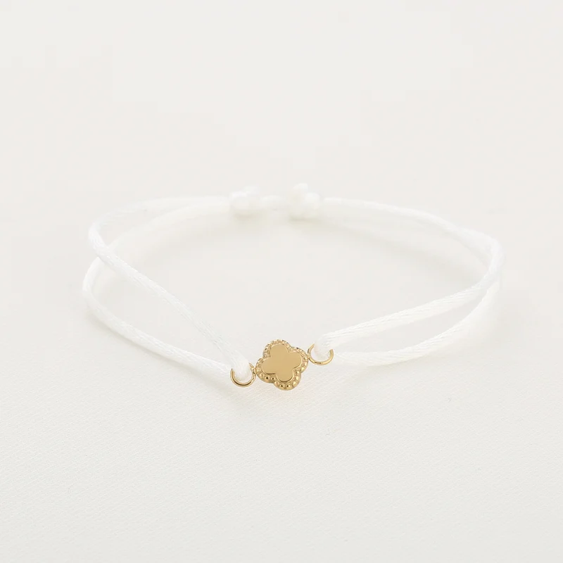 Touw armbandje met een klavertje