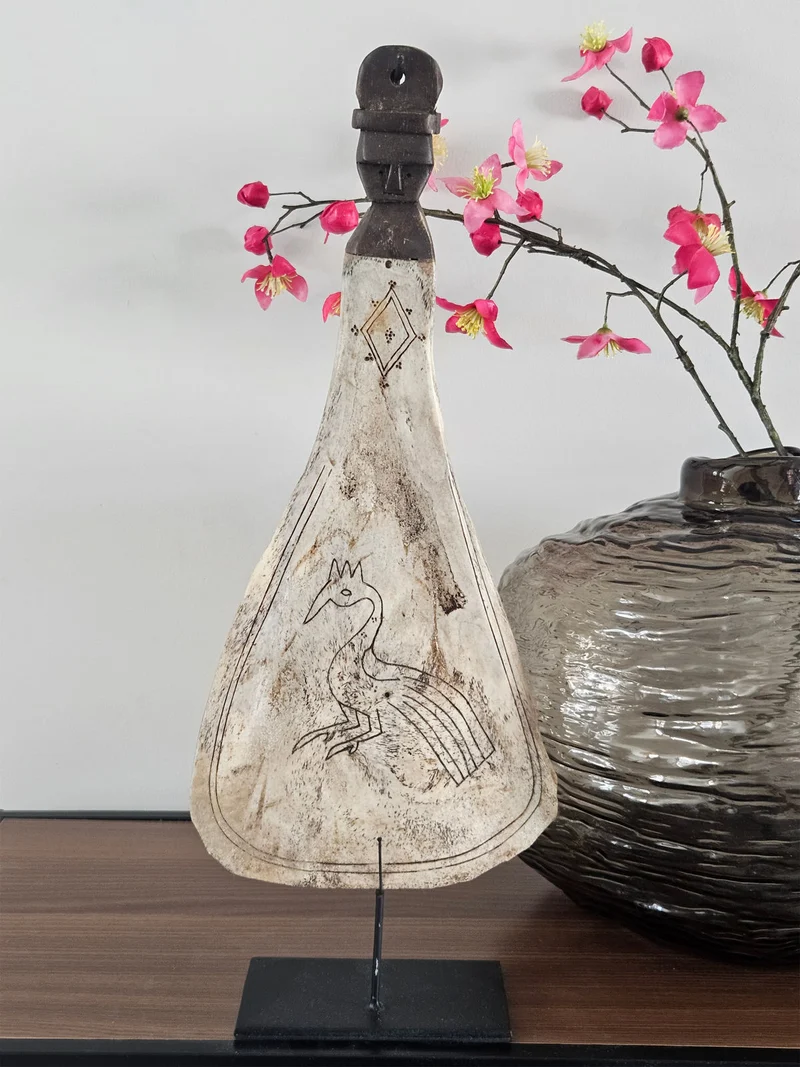 Ornament Lepel op Voet met Pauw Naturel
