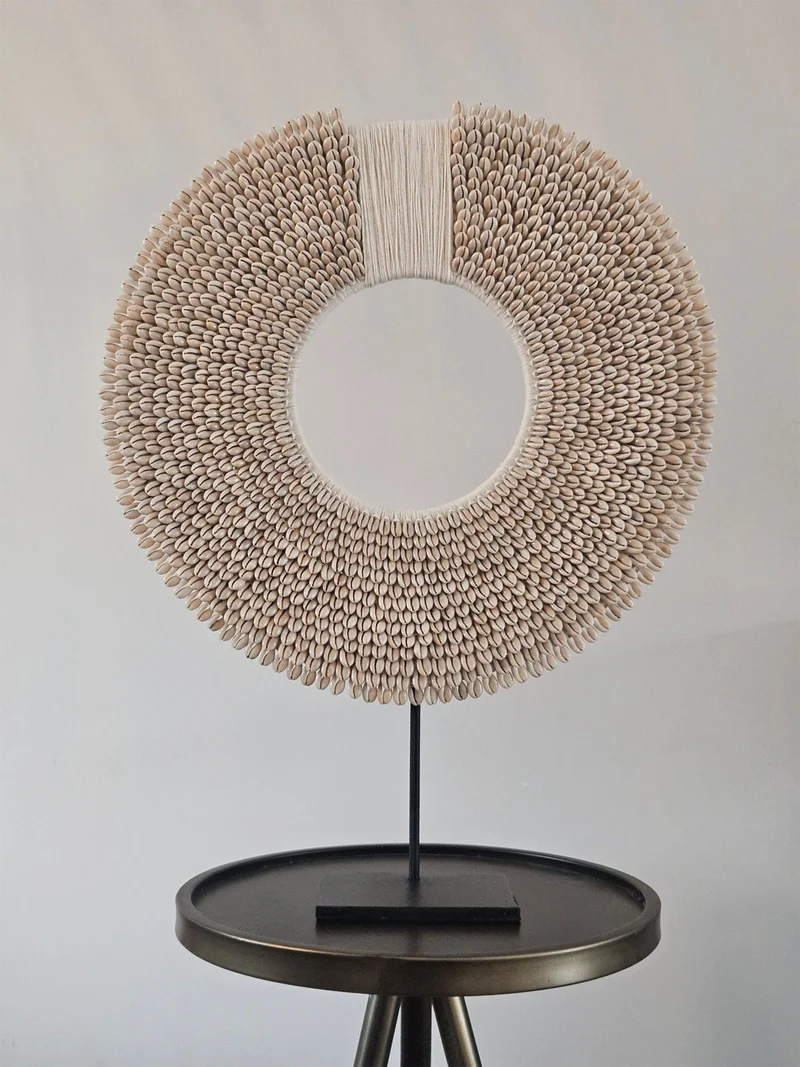 Schelpenketting Op Standaard Wit Beige – XL