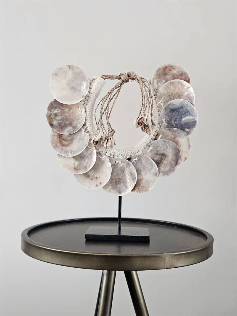 Schelpenketting Op Standaard Parelmoer – M