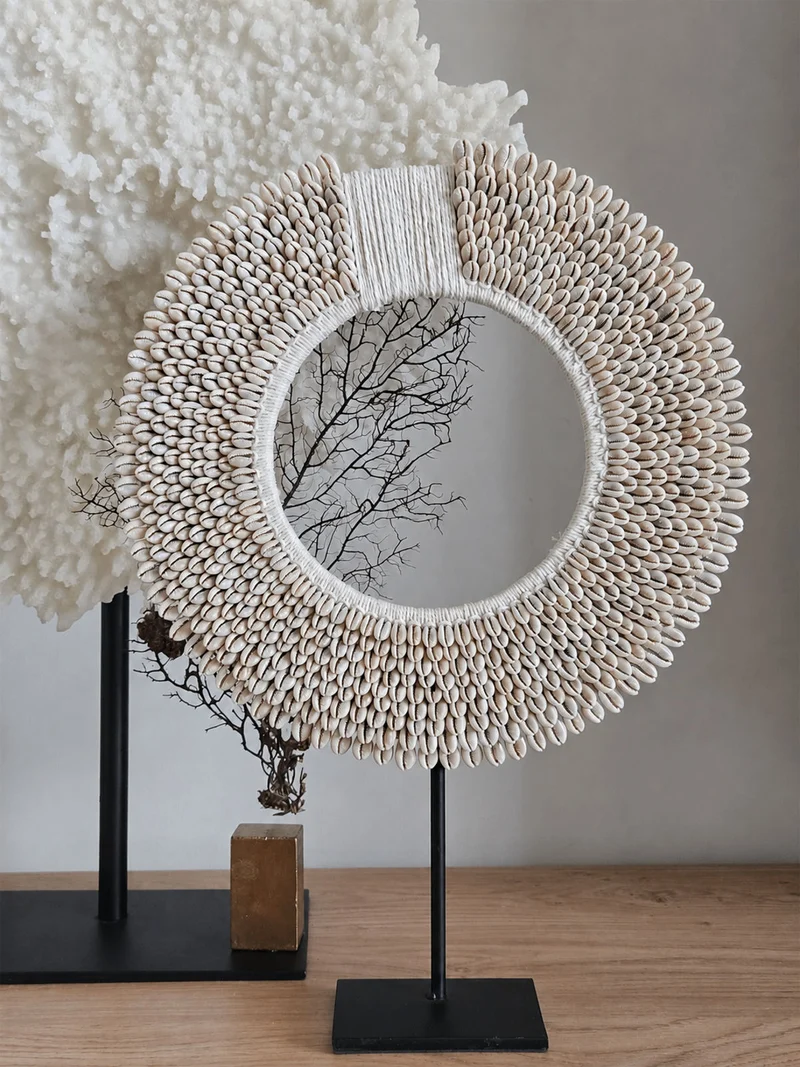 Schelpenketting Op Standaard Wit Beige – L