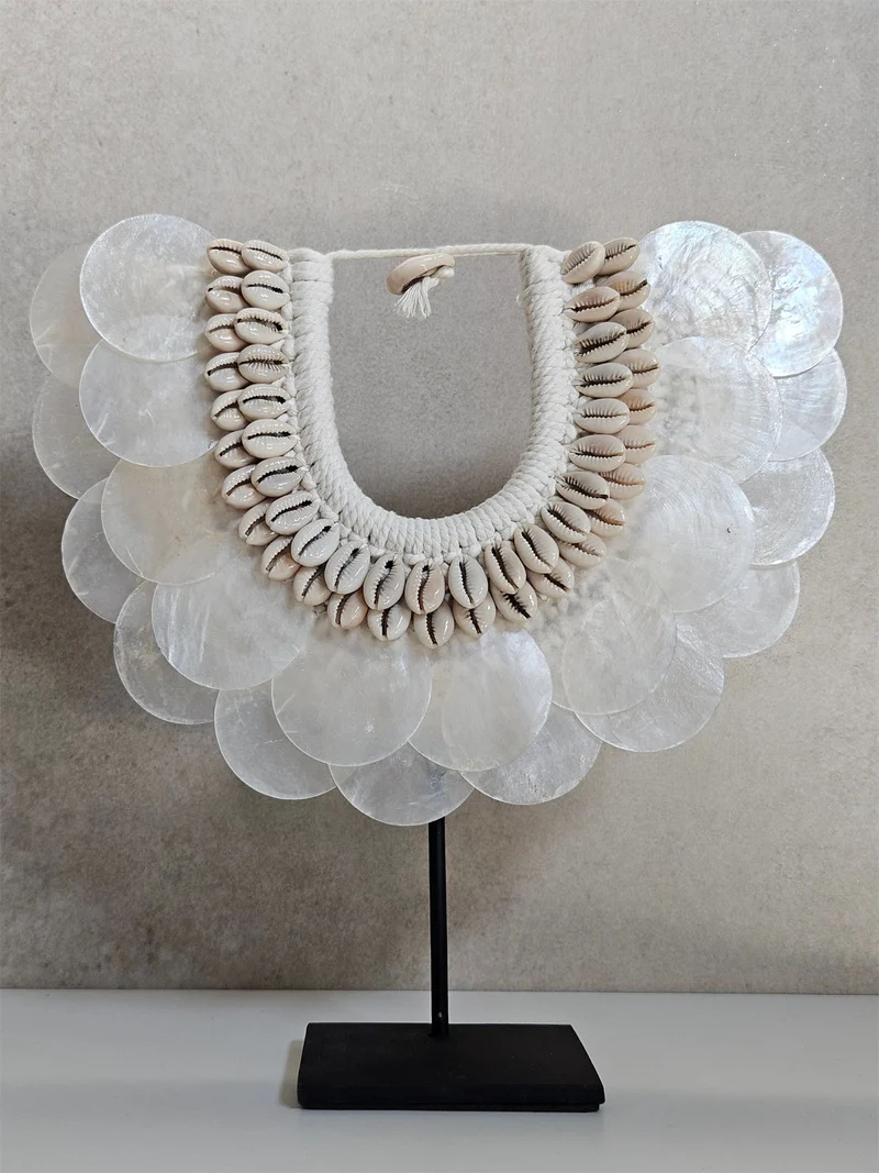 Schelpenketting Op Standaard Wit - M