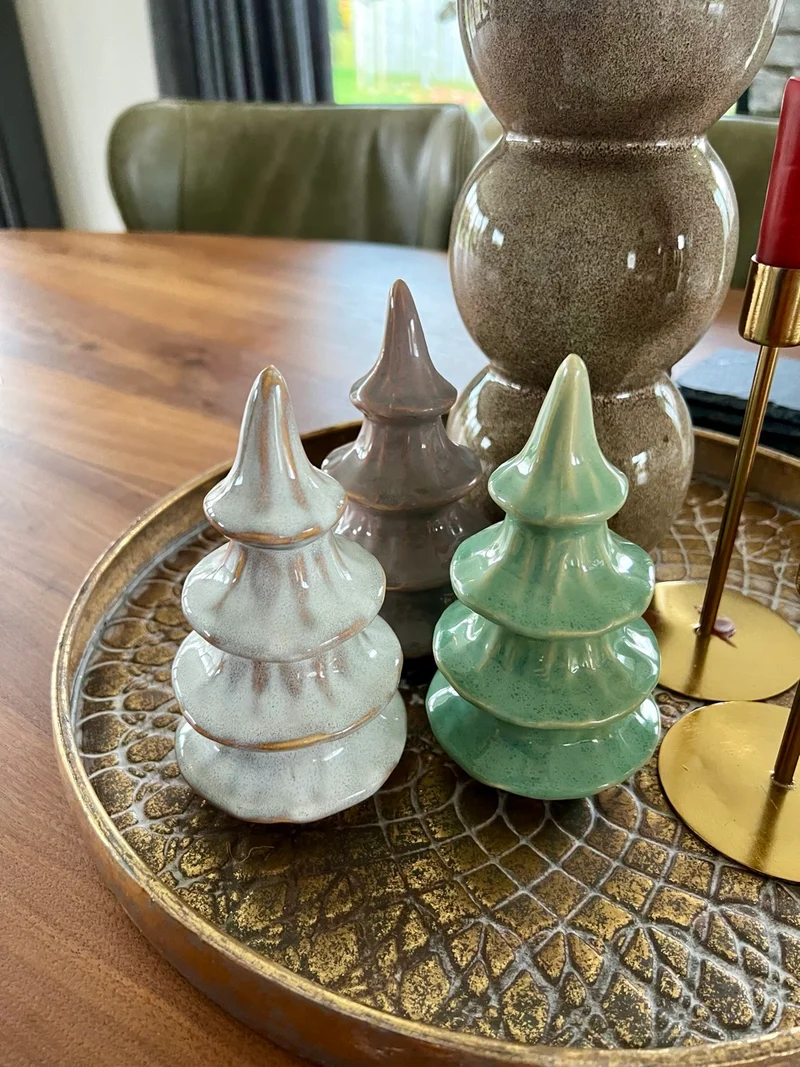 Kerstboom keramiek - 14,5 cm hoog - Groen/Wit/Grijs