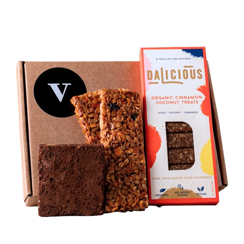 Brievenbus pakket met brownie, mueslirepen en dadelrepen