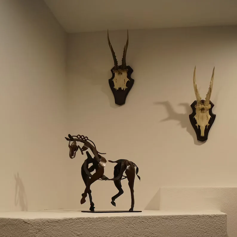Handgemaakt Metalen Paarden Beeldje - Vrijheid en Stijl