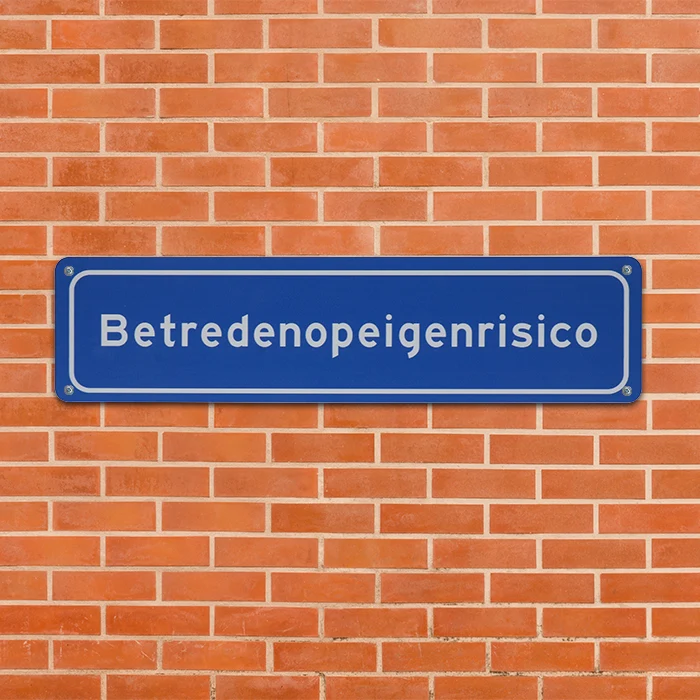 Metalen bord Betreden